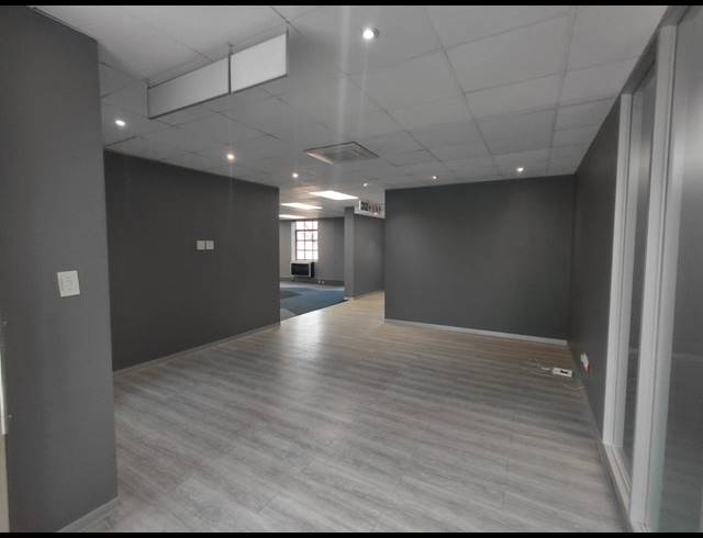 794M² OFFICE TO LET IN LYME PARK